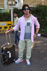 Vidyut Jamwal snapped at airport in Mumbai on 17th Nov 2015